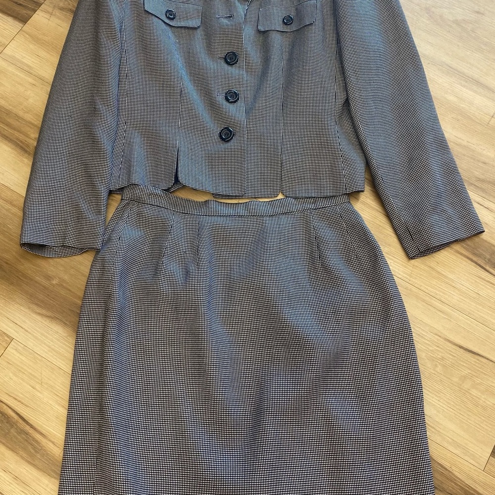 Women's Gray Skirt Suit